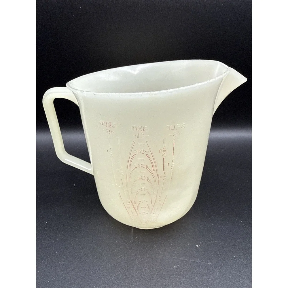 Vintage Tupperware Measuring Cup Raised Red Numbers 2 Cup 134-6